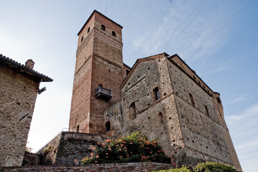 Castello_di_Serralunga
